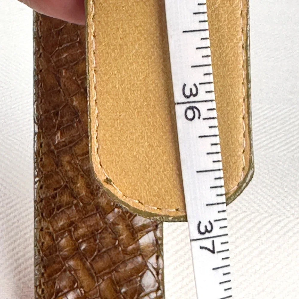 Vintage Doncaster Cognac Brown Textured Leather Belt Embossed Gold Buckle Size S
